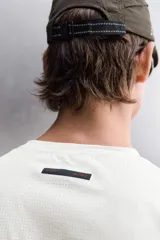 Camiseta deportiva Ridar x Zara Athleticz color marrón, de cuello redondo y manga corta, confeccionada en tejido ligero y elástico con estructura perforada y tecnología de secado rápido.