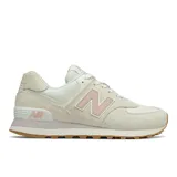 Championes New Balance modelo WL574NR2, color blanco roto con detalles en rosa pastel y suela de goma color caramelo. Confeccionados en gamuza y malla, con el logo "N" característico en los laterales y entresuela ENCAP.