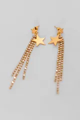 Par de caravanas doradas con forma de estrella y flecos de strass.