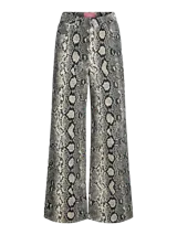 Pantalón tiro alto de pierna ancha con estampado animal print de serpiente en tonos beige, blanco y negro.