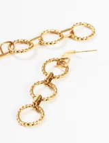 Par de aros colgantes dorados con eslabones circulares texturizados unidos por barras lisas.