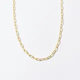 Collar dorado con cadena de eslabones ovalados.