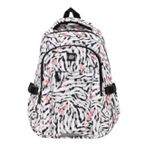 Mochila estampada con diseño de cebra en tonos blanco, negro y gris, con detalles de flores rosadas. Cuenta con bolsillos laterales, correas de compresión, compartimento interno para notebook y bolsillo frontal con cierre.