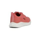 Championes de running Austral color salmón con suela blanca.