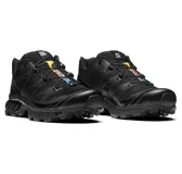 Championes Salomon modelo XT-6, color negro, con diseño técnico de alto rendimiento. Presenta una construcción ligera y duradera con malla y lámina de TPU, sistema de cordones rápidos y entresuela con amortiguación EVA para mayor estabilidad.