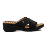 Sandalias de cuero sintético color marrón claro y naranja, con tiras cruzadas y plataforma baja.