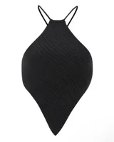 Top negro tejido con breteles finos.