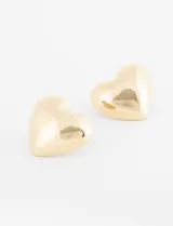 Aros dorados con forma de corazón y cierre a presión.