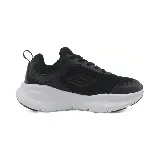 Championes deportivos Umbro Dash, color negro con logo en el lateral y suela blanca.