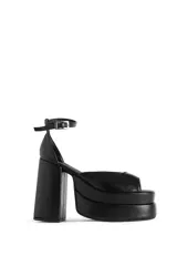 Sandalias negras de ecocuero con plataforma y taco cuadrado alto.