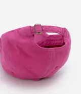 Gorra fucsia de sarga con visera curva y bordado amarillo con la frase "Uma Grande Gostosa".