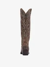 Bota texana de cuero marrón envejecido, caña alta con bordados decorativos en hilo turquesa y punta afilada. Posee un taco medio y bajo.