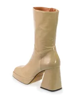 Bota de cuero color marrón con caña media, plataforma y taco cuadrado.