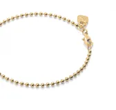 Pulsera dorada con cadena de bolitas y cierre de mosquetón. Incluye un dije circular con el logo de la marca.