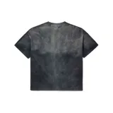 Remera negra de algodón con estampado gráfico frontal que presenta una pantera rugiendo, soles caricaturizados y el texto Valley Dreams. Posee un efecto de lavado desgastado y detalles de roturas en los bordes de las mangas y el ruedo.