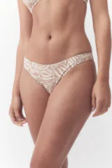 Bikini bottom de tiro medio con estampado tropical en tonos beige y blanco.