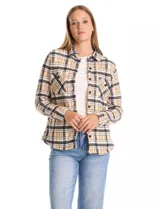 Sobrecamisa de tejido soft con estampado de cuadros en tonos azules y blancos. Presenta cuello con solapa, cierre frontal con botones, bolsillos aplicados en el pecho y mangas largas con puños abotonados. El interior cuenta con un acabado afelpado.