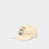 Gorra azul de algodón con logo de la marca bordado en verde en el frente.