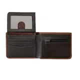 Billetera marrón de cuero con costuras a contratono y logo metálico de Rip Curl. Cuenta con protección RFID.