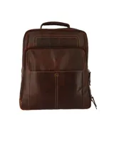 Mochila unisex de cuero natural color marrón, con diseño estructurado, cierre de cremallera, bolsillos frontales con broche y compartimento acolchado para laptop de 15 pulgadas.