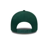 Gorro New Era verde oscuro con el logo de los Oakland Athletics bordado en blanco y amarillo en el frente, parche del 25 aniversario en el lateral y visera curva.