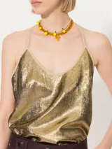 Top corto dorado con breteles finos y espalda cruzada con flecos.