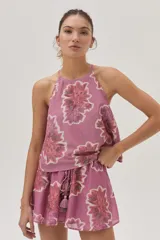 Top halter estampado con flores, confeccionado en una delicada mezcla de algodón y seda.