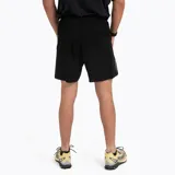 Short deportivo negro para hombre, diseñado para trail running y actividades outdoor. Confeccionado en tejido ligero y elástico con tecnología de secado rápido y protección UV +50. Cuenta con cintura elástica y detalles reflectantes.