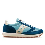 Championes Saucony Jazz 81 de hombre, color celeste y azul marino, con detalles en beige. Confeccionados en gamuza y malla, con suela de goma color caramelo.