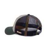 Gorra tipo trucker con panel frontal gris, visera verde oliva y malla trasera azul oscuro. Presenta un parche bordado en el frente con la imagen del personaje Gotenks de Dragon Ball Z.
