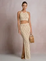 Falda larga de tejido calado marca Elan, color beige, con patrón geométrico de rombos y abertura lateral.