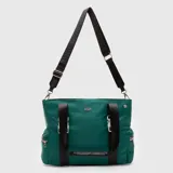 Bolso tipo tote de la marca Bubba, color verde, con diseño funcional, doble asa de mano y correa larga ajustable con logo de la marca. Incluye bolsillos laterales con cierre y detalles metálicos.