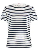 Remera de manga corta Tommy Hilfiger con diseño de rayas horizontales en azul marino y blanco. Presenta cuello redondo y el logo de la marca bordado en la manga.