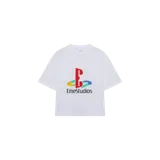 Remera oversize blanca de manga corta, con cuello redondo y estampa frontal de Eme Studios inspirada en el logo de PlayStation.