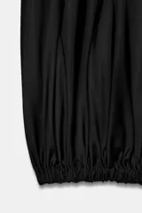 Pantalón bombacho verde oscuro de tiro medio con cintura elástica y bajo acabado en puño elástico.