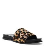Sandalias planas marca Bottero con banda ancha de cuero con textura de pelo animal print de leopardo y base negra.