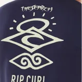 Remera azul marino de manga corta con cuello redondo y logo de Rip Curl estampado en el pecho.