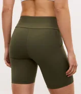 Bermuda deportiva Get Over de poliamida color marrón, con cintura ancha y diseño de tiro alto.