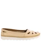 Zapato tipo mocasín de cuero azul con detalles calados en la puntera, costuras reforzadas en el contorno y suela de goma blanca con diseño ondulado.