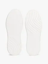 Zapatillas de plataforma Tommy Hilfiger, color negro con suela blanca. Presentan un diseño de corte bajo con cordones, confeccionadas en cuero y material sintético, con el monograma TH en el lateral y detalles metálicos en el talón.