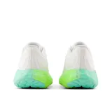 Championes New Balance Fresh Foam Evoz v2 para dama, color blanco con detalles en verde y celeste.