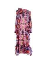 Vestido largo con estampado abstracto en tonos rosa, amarillo, negro y celeste. Presenta cuello redondo con volados y mangas largas con puños elásticos.