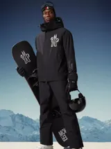 Pantalón de ski negro Moncler con tecnología Recco y Gore-Tex.