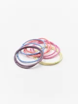 Pack de diez coleros elásticos de tela multicolor.