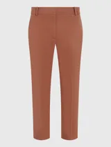 Pantalón chino de corte slim y largo cropped, color marrón, confeccionado en algodón orgánico.