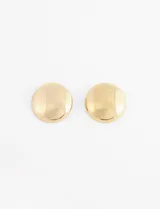 Par de aros tipo botón de acero quirúrgico hipoalergénico, color dorado, con forma circular y superficie lisa brillante.