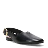 Zapatos destalonados negros de cuero, con punta cuadrada, tacón bajo y tira trasera ajustable con hebilla metálica dorada.