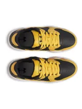 Championes Under Armour modelo UA U Court Anatomix, con diseño en color negro y amarillo, entresuela de EVA blanca y suela de goma marrón.