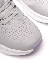 Championes de running Umbro modelo Icon, color azul con detalles en naranja y suela blanca. Presentan una combinación de malla transpirable y refuerzos sintéticos, con el logo de la marca en el lateral.