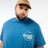 Camiseta de manga corta y cuello redondo en color azul, con estampado gráfico en el pecho con la inscripción Golden Peel.